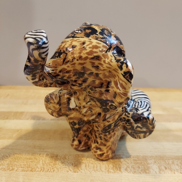 VINTAGE LA VIE HAND-PAINTED SAFARI PATCHWORK CERAMIC BABY ELEPHANT SITTING 6" - Picture 3 of 8